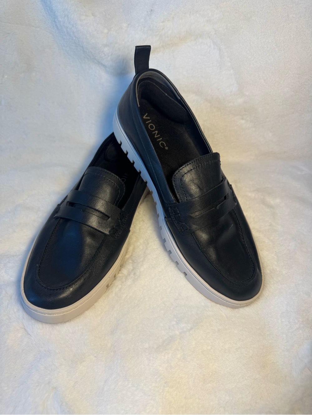Vionic Women’s Black Leather Uptown Slip-On Loafers Size 9